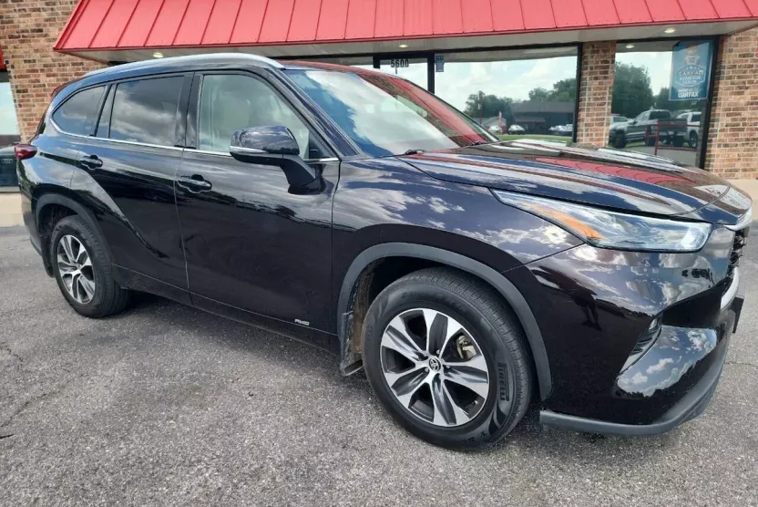2022 Toyota Highlander Hybrid XLE photo 1