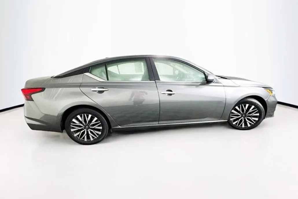 2023 Nissan Altima 2.5 SV photo 1