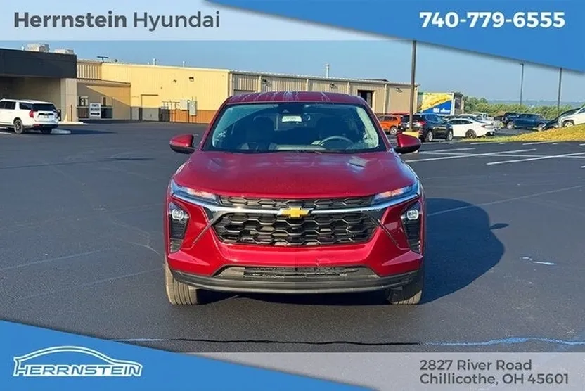 2025 Chevrolet Trax LS photo 1
