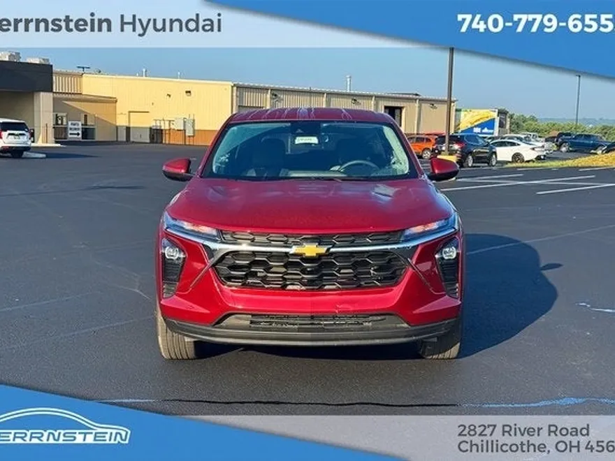 2025 Chevrolet Trax LS photo 1