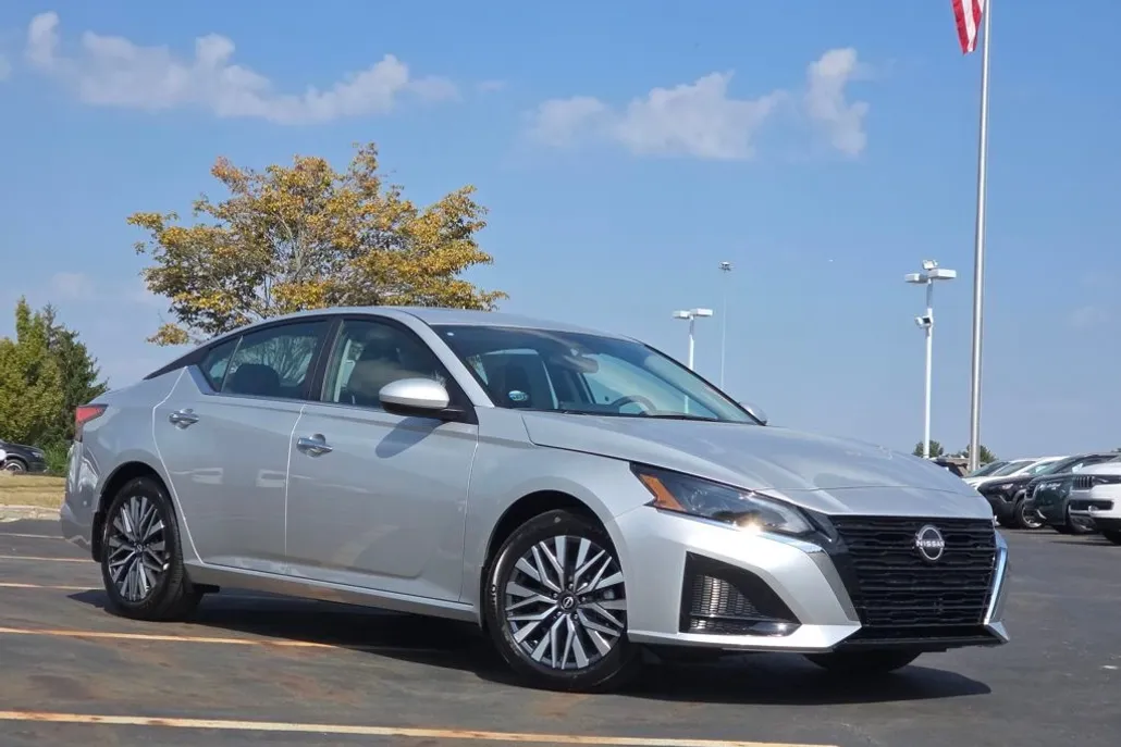 2025 Nissan Altima 2.5 SV photo 1