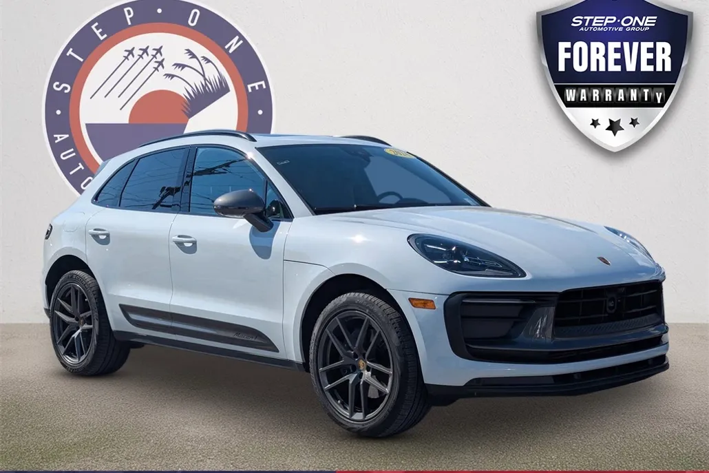 2024 Porsche Macan T photo 1