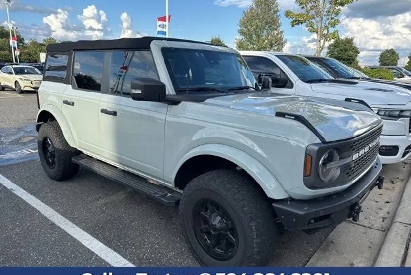 2022 Ford Bronco Badlands photo 1