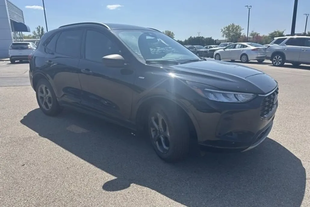 2023 Ford Escape ST-Line photo 1