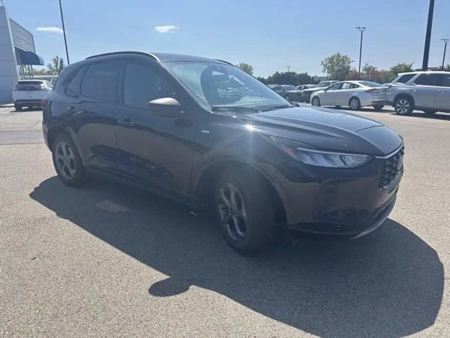 2023 Ford Escape ST-Line photo 1