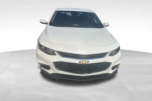 2017 Chevrolet Malibu Premier photo 2