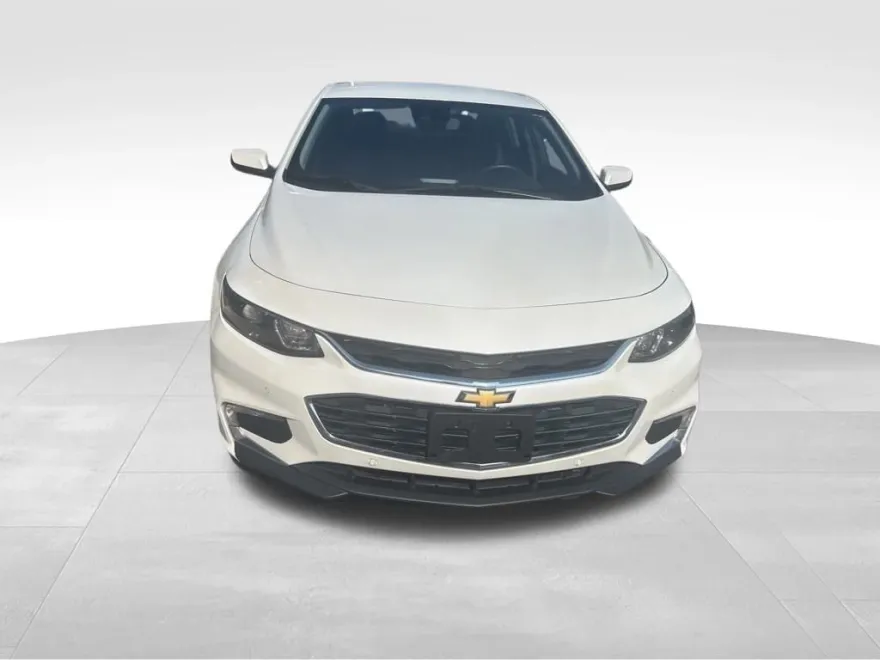 2017 Chevrolet Malibu Premier photo 2