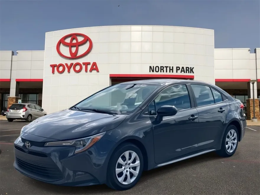 2024 Toyota Corolla LE photo 1