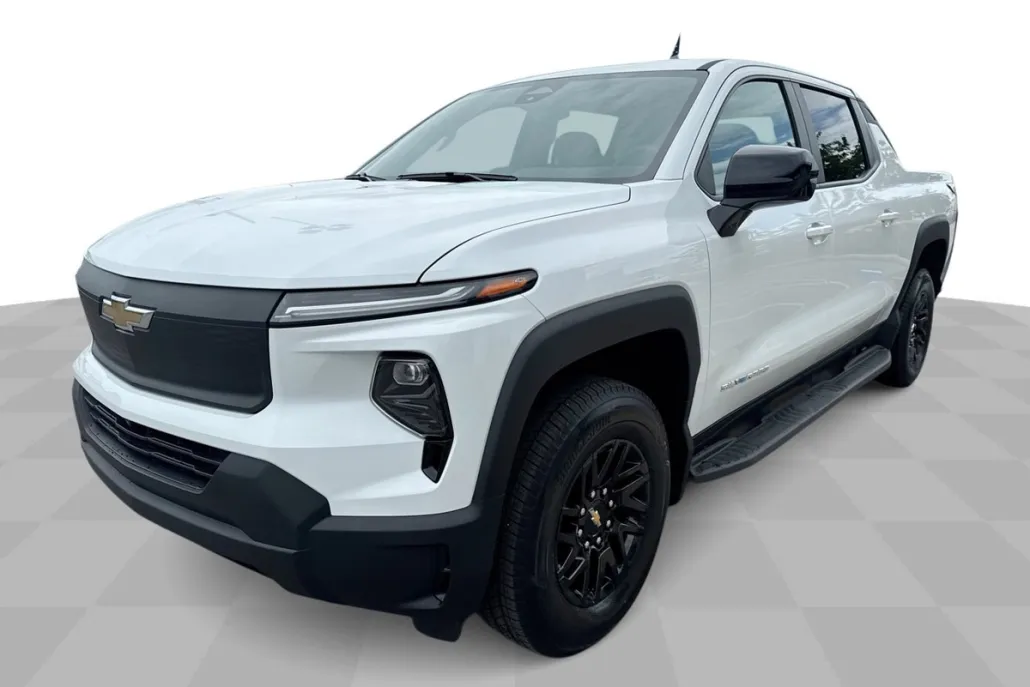 2024 Chevrolet Silverado EV photo 1