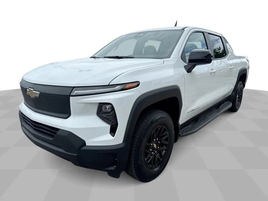 2024 Chevrolet Silverado EV photo 1
