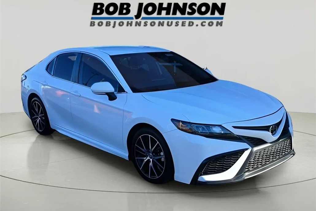 2023 Toyota Camry SE photo 1