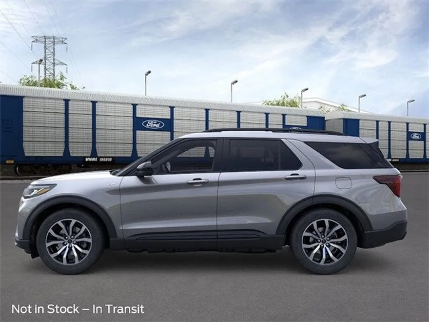 2025 Ford Explorer ST-Line photo 1