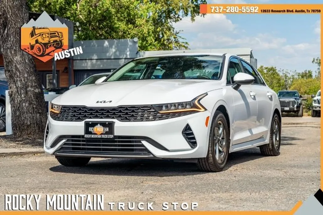 2022 Kia K5 LXS photo 1