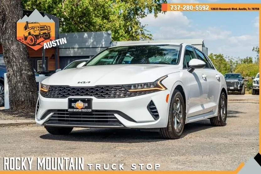 2022 Kia K5 LXS photo 1