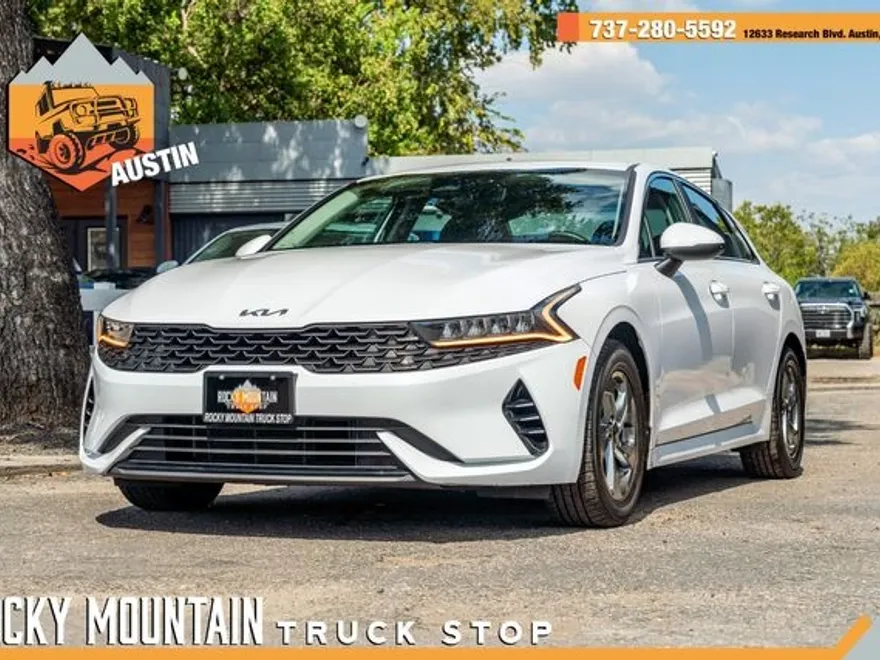 2022 Kia K5 LXS photo 1