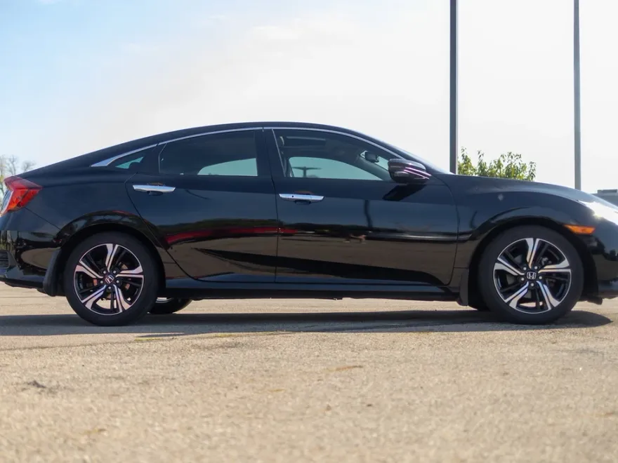 2018 Honda Civic Touring photo 1