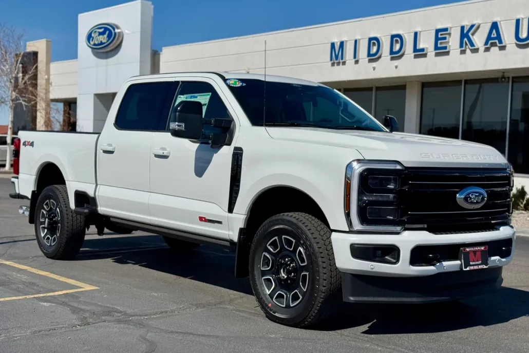 2025 Ford F-350 Platinum photo 1
