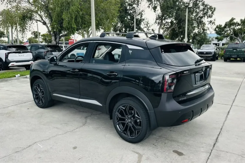 2026 Nissan Kicks SR photo 1