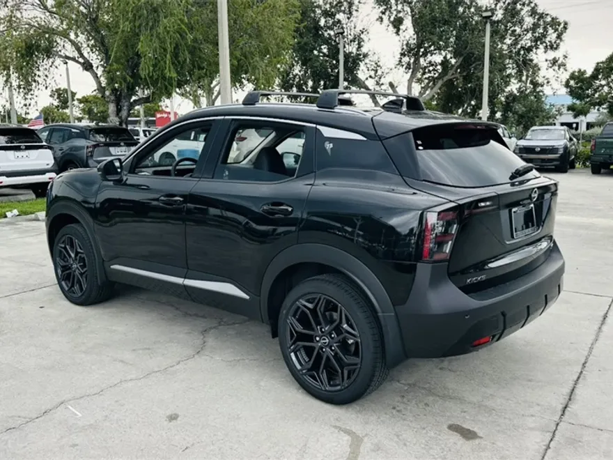 2026 Nissan Kicks SR photo 1