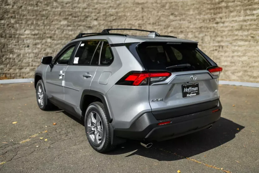 2025 Toyota RAV4 Hybrid XLE photo 1