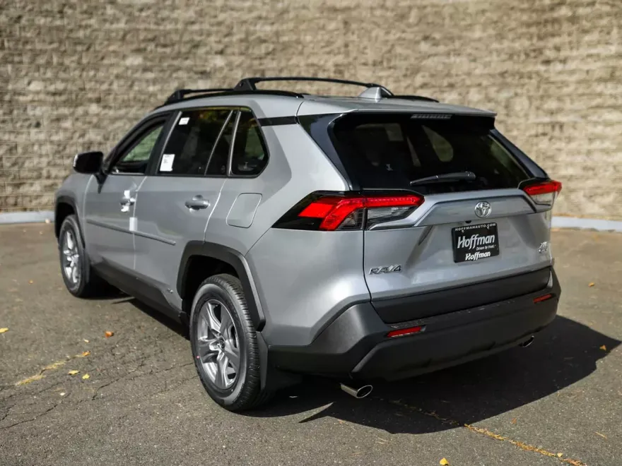 2025 Toyota RAV4 Hybrid XLE photo 1