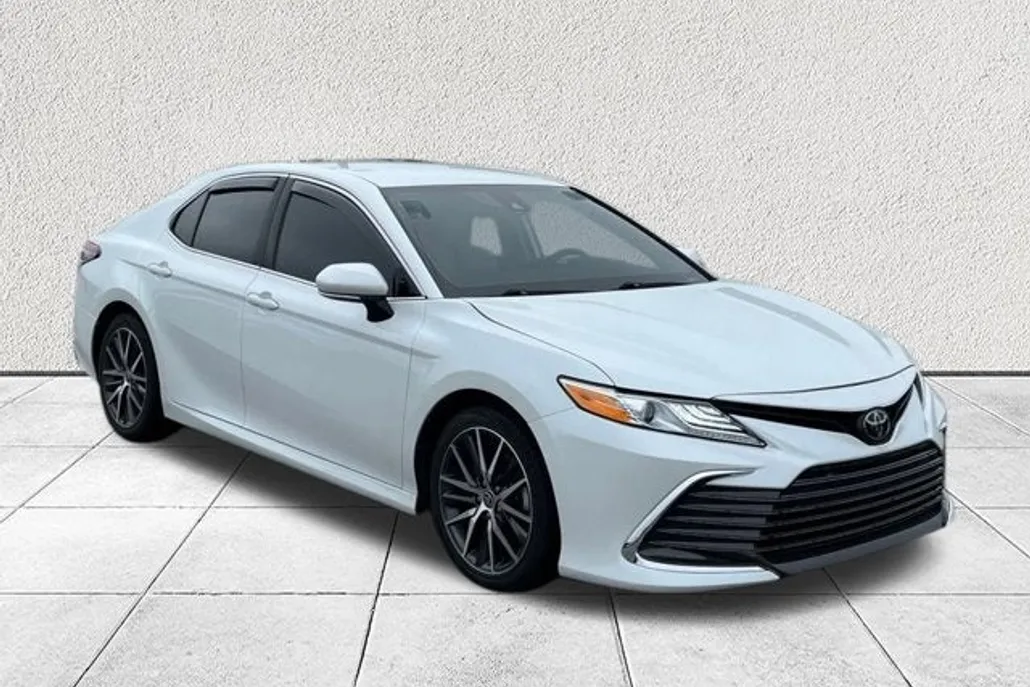 2023 Toyota Camry XLE photo 1