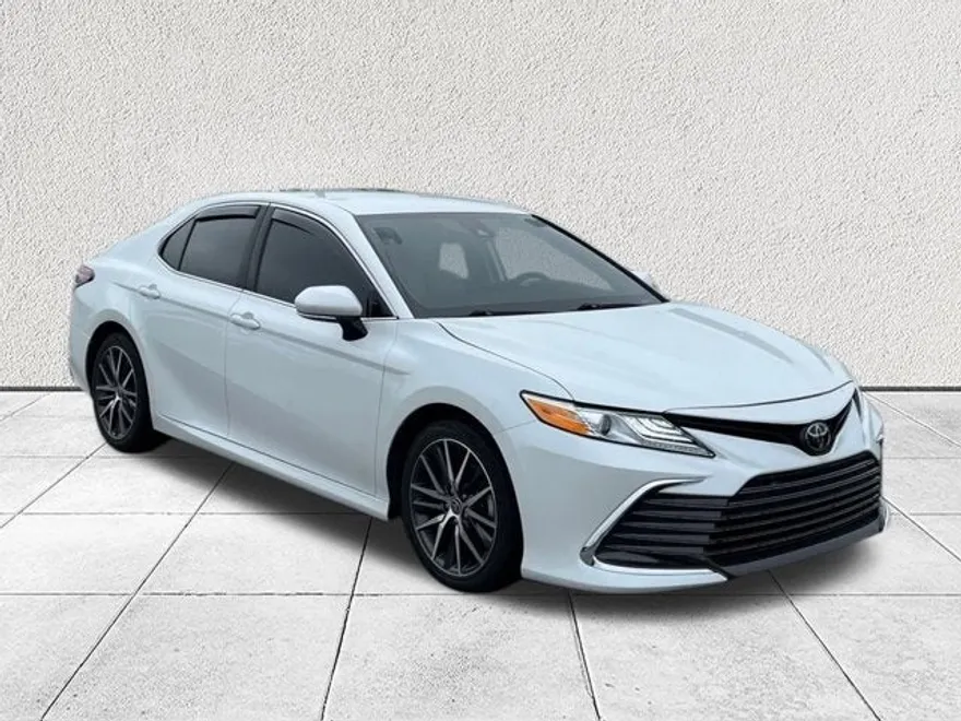 2023 Toyota Camry XLE photo 1