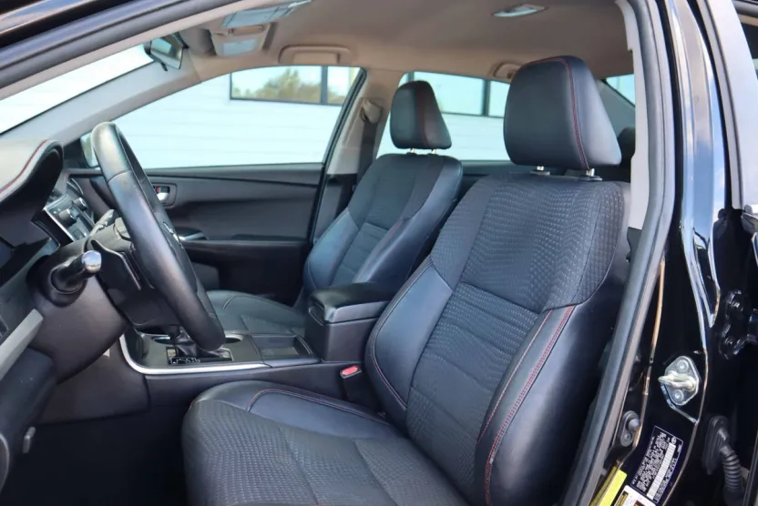 2015 Toyota Camry photo 1