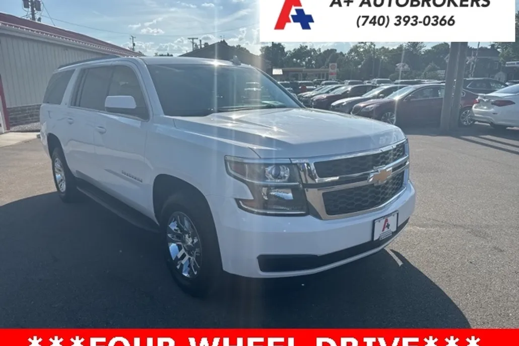 2017 Chevrolet Suburban LT photo 1