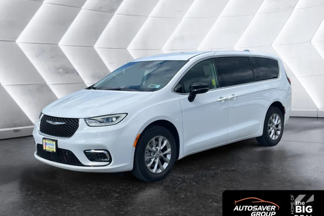 2024 Chrysler Pacifica Touring L photo 1