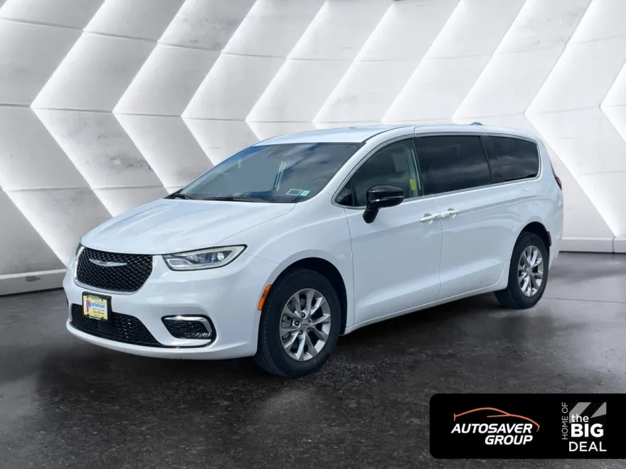 2024 Chrysler Pacifica Touring L photo 1