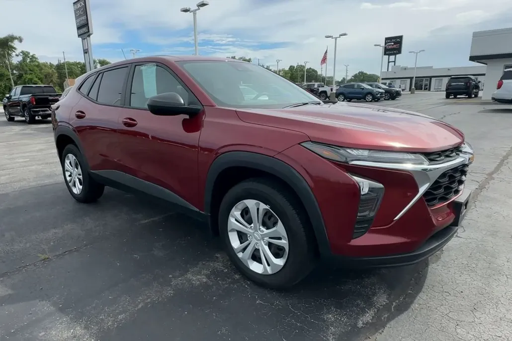 2024 Chevrolet Trax LS photo 1