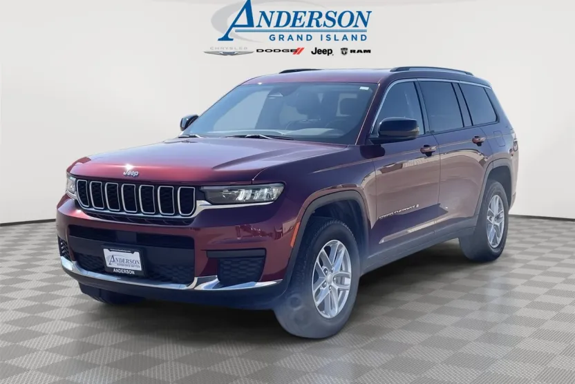 2022 Jeep Grand Cherokee Laredo photo 1