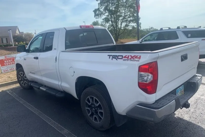 2018 Toyota Tundra SR5 photo 1