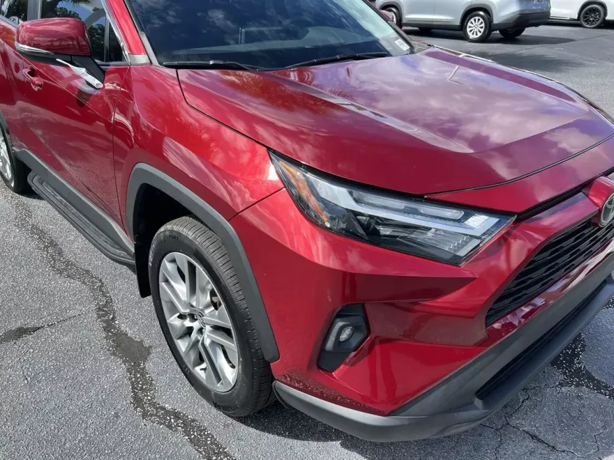 2022 Toyota RAV4 XLE Premium photo 1