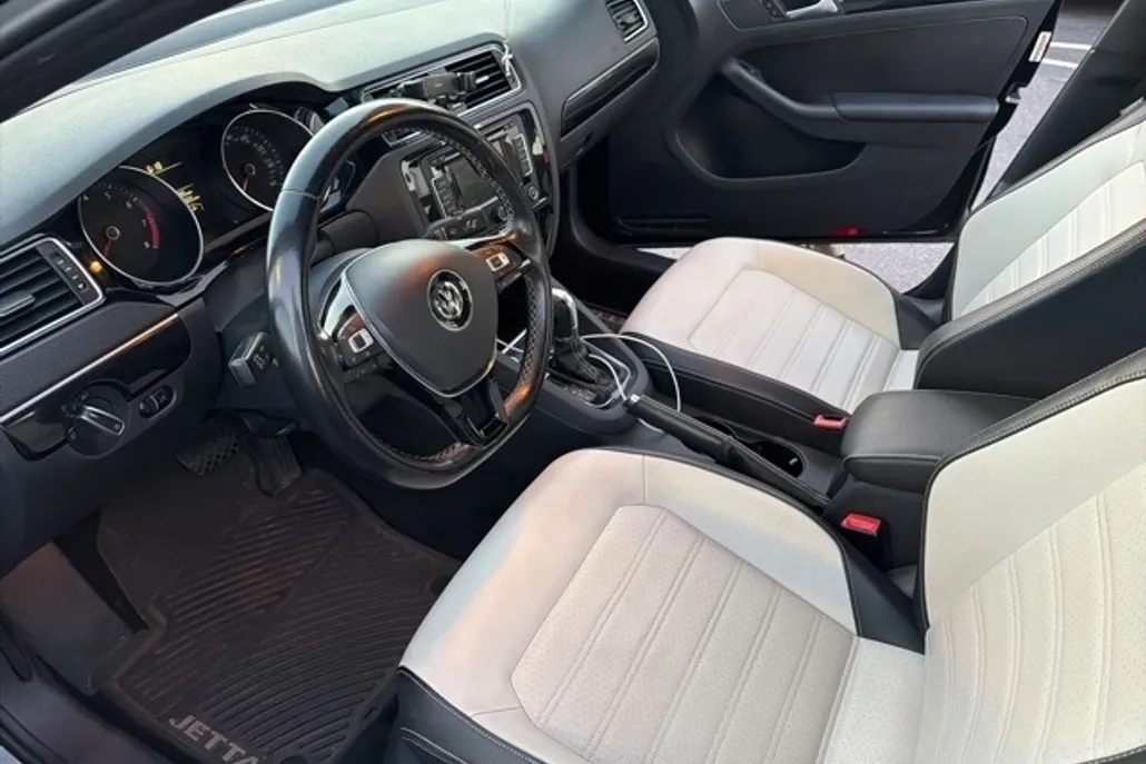 2015 Volkswagen Jetta 1.8T Sport photo 1
