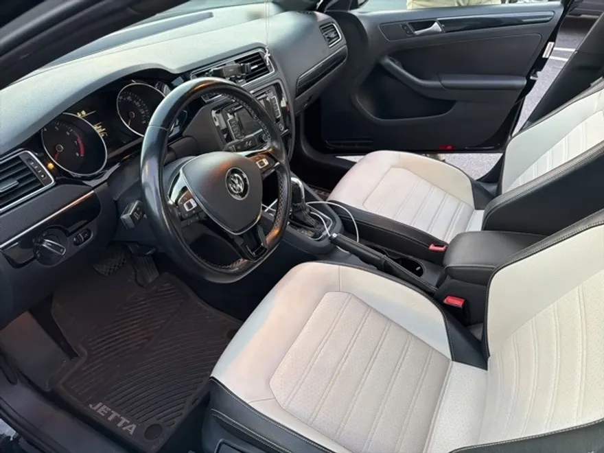 2015 Volkswagen Jetta 1.8T Sport photo 1