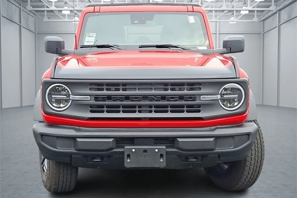 2023 Ford Bronco Base photo 1