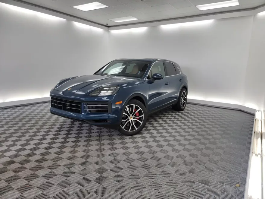 2024 Porsche Cayenne S photo 1