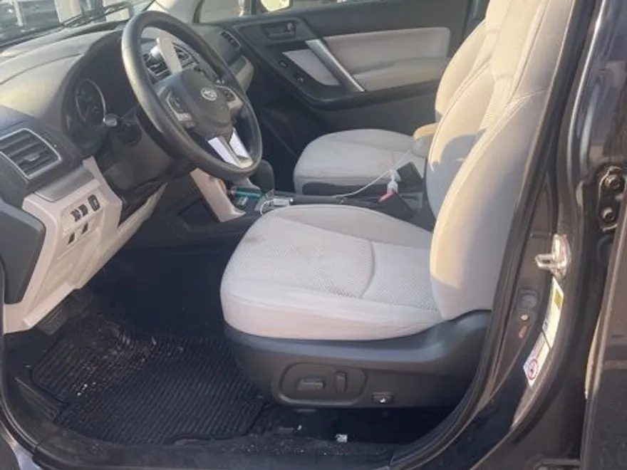 2017 Subaru Forester 2.5i Premium photo 1