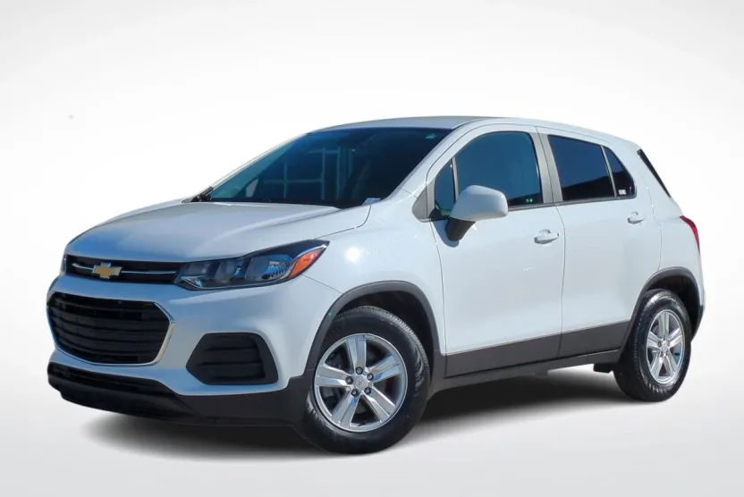 2021 Chevrolet Trax LS photo 1
