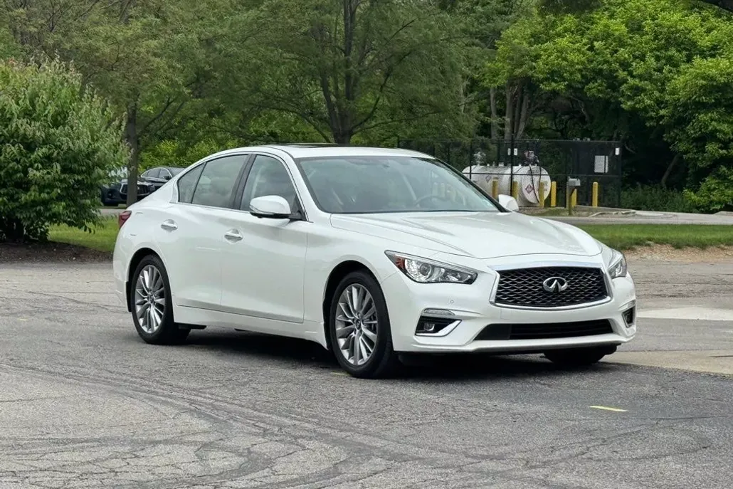 2024 Infiniti Q50 LUXE photo 1
