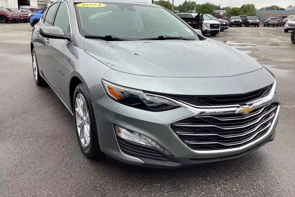 2024 Chevrolet Malibu 1LT photo 1
