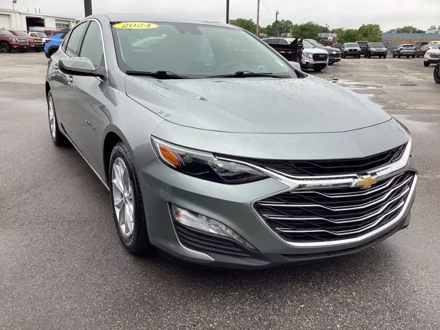 2024 Chevrolet Malibu 1LT photo 1
