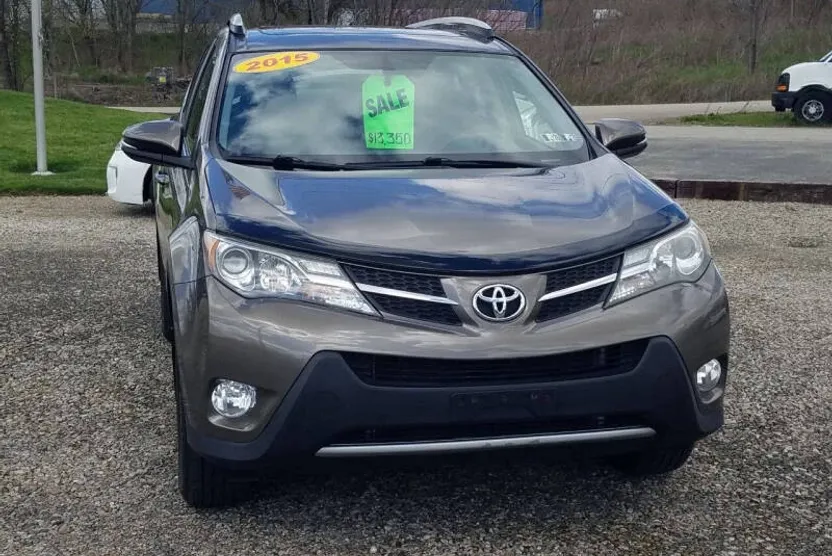 2015 Toyota RAV4 XLE photo 1