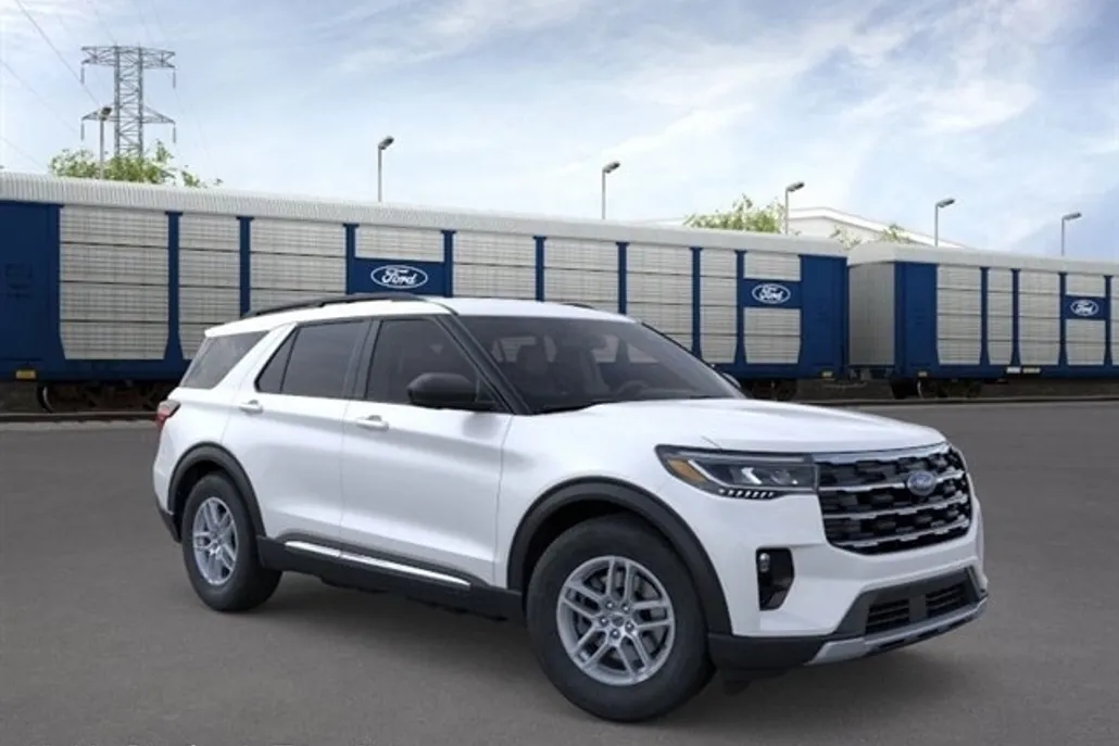 2025 Ford Explorer photo 1