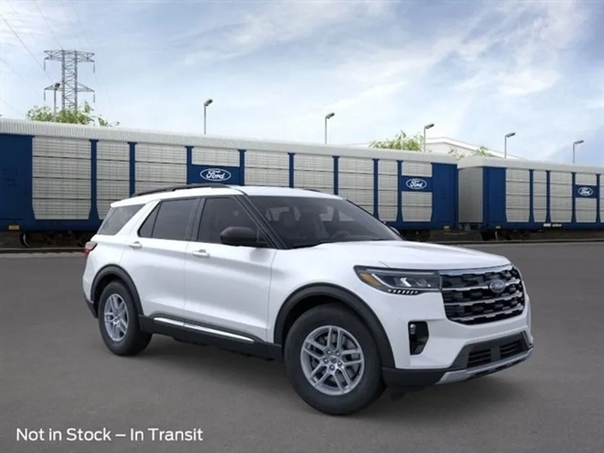 2025 Ford Explorer photo 1