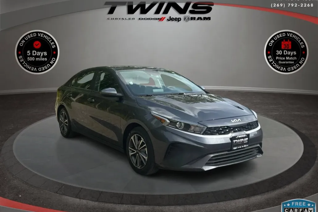 2024 Kia Forte LXS photo 1