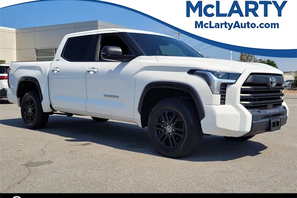 2023 Toyota Tundra SR5 CrewMax photo 1