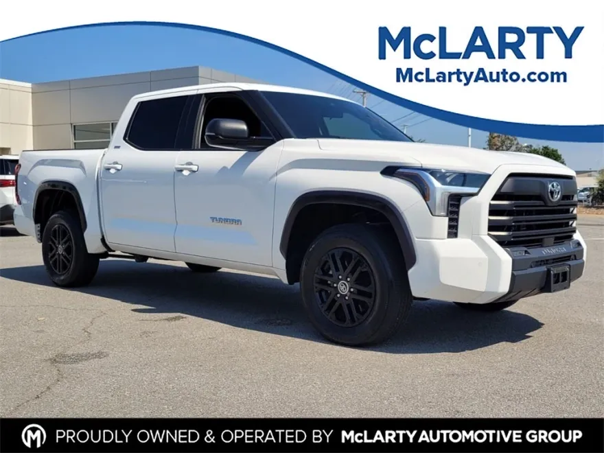 2023 Toyota Tundra SR5 CrewMax photo 1